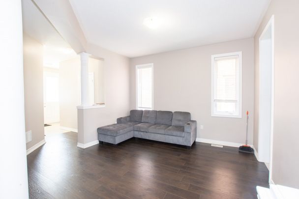 ** ALL INCLUSIVE ** Room For Rent in a Stunning House!! - Photo 1