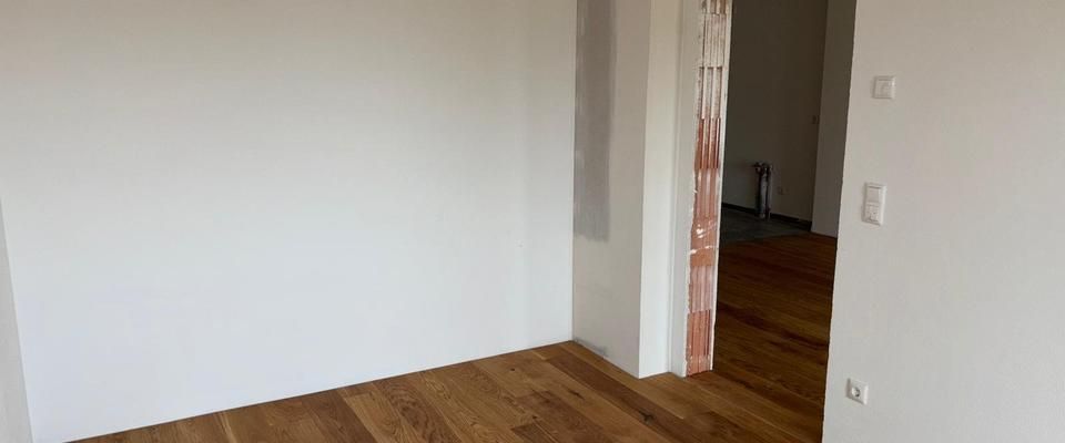 Erstbezug 2-Zimmer-Wohnung im Vierseithof: Whg. 31 mit EBK, Balkon und Tiefgarage - Photo 1