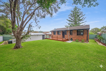 Freshly Renovated Coastal Home - Lawn Maintenance Included - Photo 2