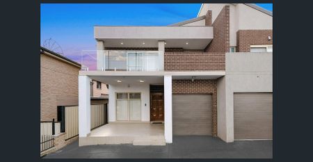 GRAND FIVE BEDROOM HOME OFFERING MODERN LIVING IN A PRIME LOCATION - Photo 3