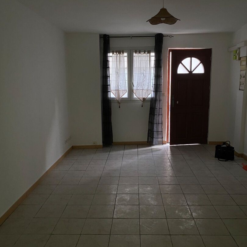 Appartement 1 pièces 33m2 MARSEILLE 4EME 550 euros - Photo 1