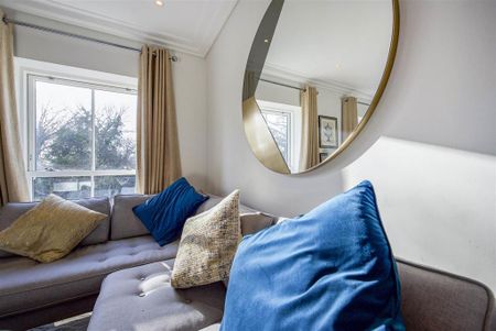 4 bedroom end of terrace house to rent - Photo 4