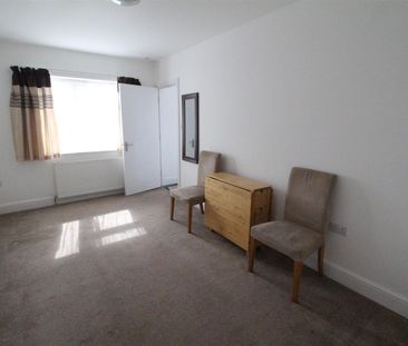 Whitchurch Gardens, HA8 6PB, Edgware - Photo 2
