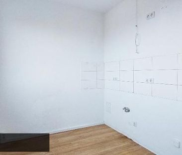 4 Zimmer mit Balkon und EBK, frisch saniert mit Aufzug - Foto 3