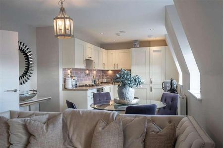 Sissinghurst Court, Solihull, B90 - Photo 2