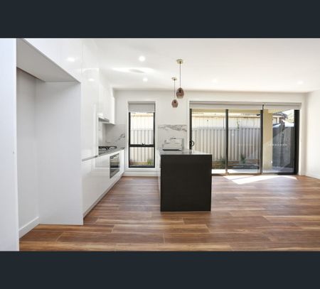 3/65 Melbourne Avenue, Glenroy, Vic 3046 - Photo 3