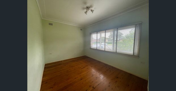 PRIME LOCATION! - Photo 1