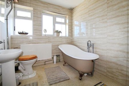 1 bedroom Flat To Let - Photo 3