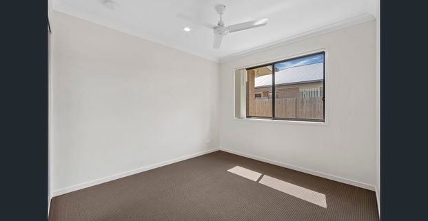 Gorgeous modern home, ready for you and your family! - Photo 1