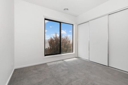 Stylish Townhouse Living in the Sought-After Brompton Estate - Photo 3