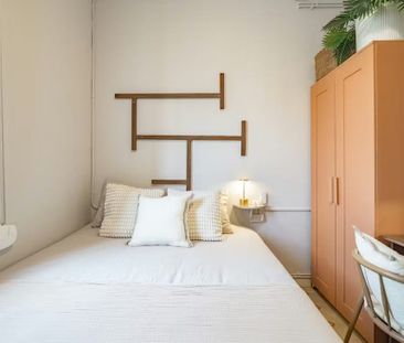 Carrer d'Aragó, Barcelona, Catalonia 08013 - Photo 3