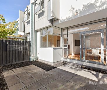 Spacious 3 Bedroom Townhouse in Prime Richmond Location - Photo 2