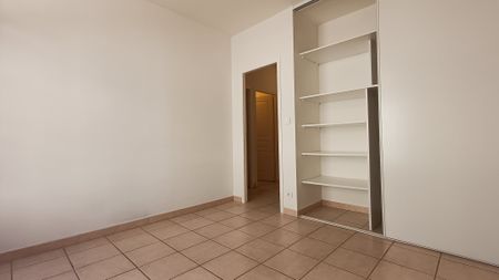 À Montredon-Des-Corbières, maison de village en location - Photo 4