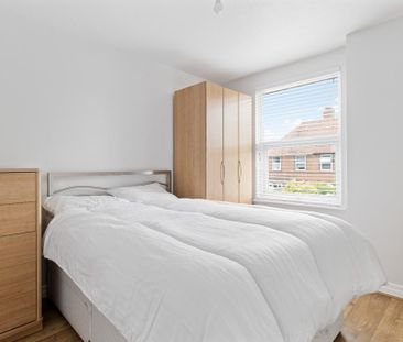 4 bedroom semi-detached house to rent - Photo 3