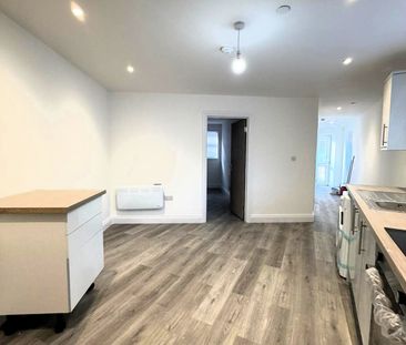 £1,100 PCM, Newly Refurbished Two Bedroom Ground Floor Flat With Ga... - Photo 6