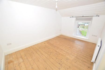 2 bedroom end of terrace house to rent - Photo 5