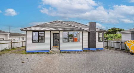 Renovated Family Home Otara - Photo 2