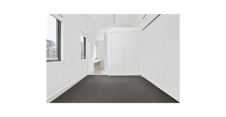 LARGE LIVING ON RICHMOND HILL! - Photo 3