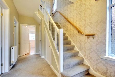 3 bedroom semi-detached house to rent - Photo 2