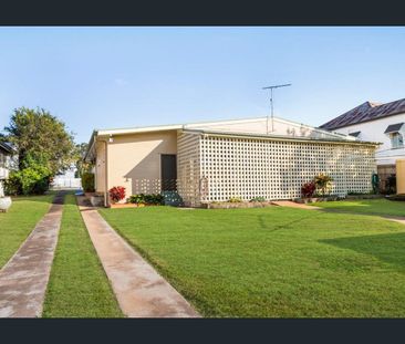 Walk to Riverlink, Walk to Rail and Bus at Door. - Photo 2