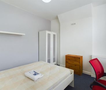 4 bedroom terraced house to rent - Photo 2