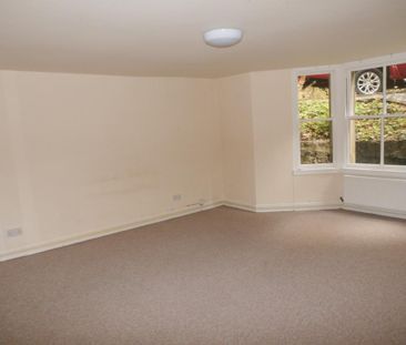 1 bedroom duplex to rent - Photo 3