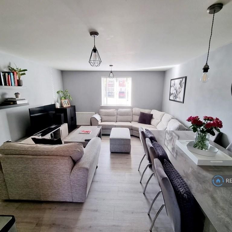 2 bedroom flat to rent - Photo 1