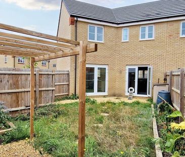 3 bedroom semi-detached house to rent - Photo 3