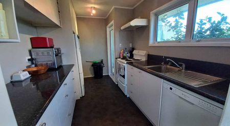 Fully Fenced Family Home! - Photo 2