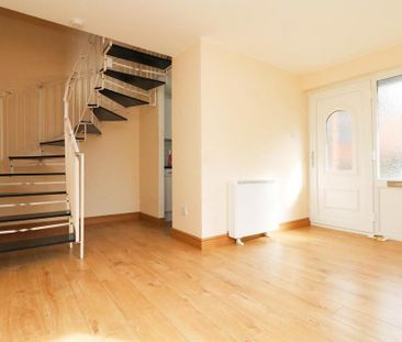 1 bedroom mews to rent - Photo 2