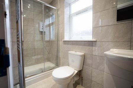 3 Bed Semi-Detached House, Hill Lane, SO15 - Photo 4