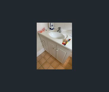 Three bedrooms townhouse,quiet complex, near to all amenities - Photo 2