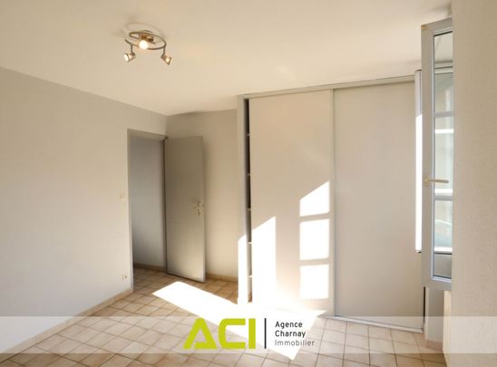 PLACE SAINT LOUIS PROCHE ECOLES – APPARTEMENT T2 AVEC PARKING PRIVATIF - Photo 1