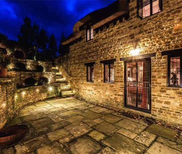 A quintessential English three bedroom chocolate box thatched cottage. - Photo 1