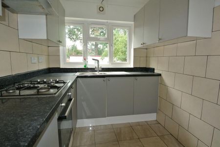 4 bedroom terraced house to rent - Photo 5