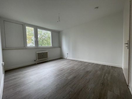 Großzügige 4-Zimmer-Wohnung mit zwei Balkonen - Foto 3