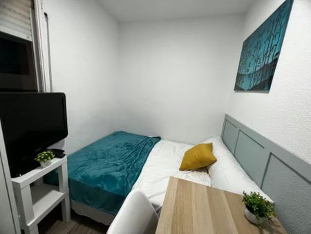 Calle de Ocaña, Madrid, Community of Madrid 28047 - Photo 2