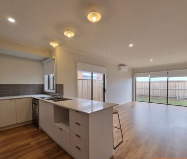 Modern Fresh Family Home - Photo 4