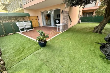 ROQUEBRUNE CAP MARTIN/CAP MARTIN : 2 PIECES MEUBLE AVEC JARDIN - Photo 2