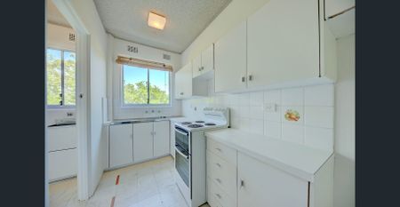 Chic One Bedroom Unit in the Heart of Bondi Junction - Photo 4