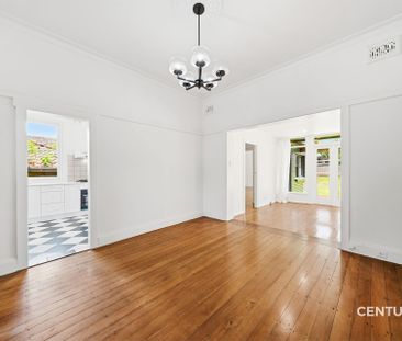 Beautiful Family Home ** Available Now ** - Photo 3