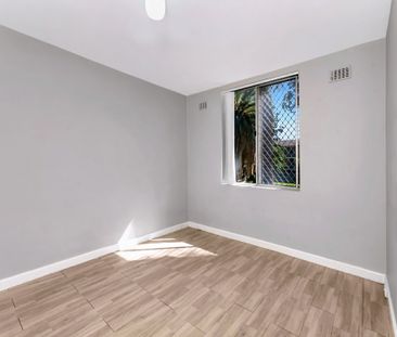 Cute & Modern 1x1 Unit in Secure Complex - Photo 4