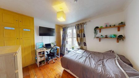 3 bedroom terraced house to rent - Photo 2