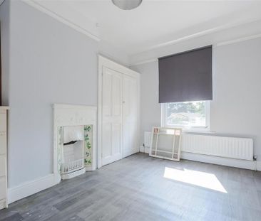 4 bedroom semi-detached house to rent - Photo 6