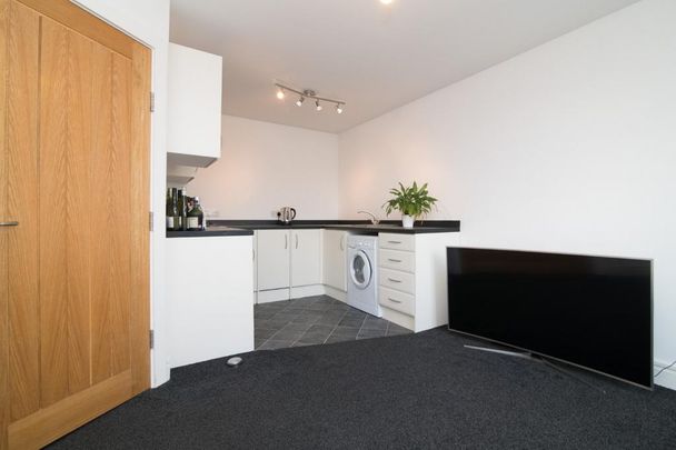 2 bedroom flat to rent - Photo 1