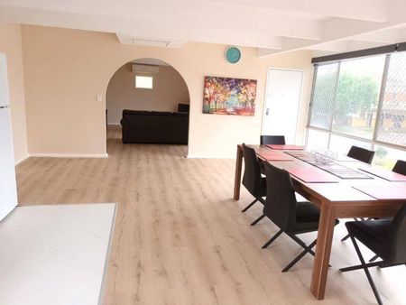 4 BEDROOM 2 BATHROOM APARTMENT above MOTEL ROOMS - Photo 4