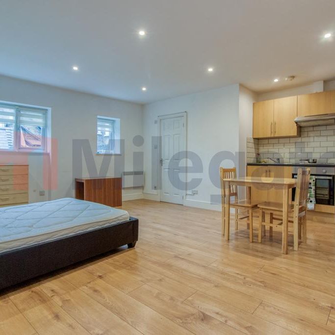 Studio to rent - Photo 1