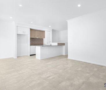 Stylish 3-Bedroom Townhouse - Photo 3