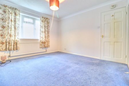 4 bedroom detached house to rent - Photo 3