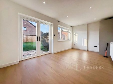 3 bedroom detached house to rent - Photo 3